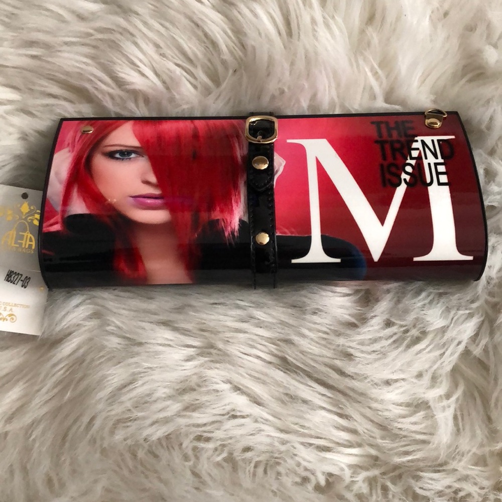 Stylish clutch “fashion news”